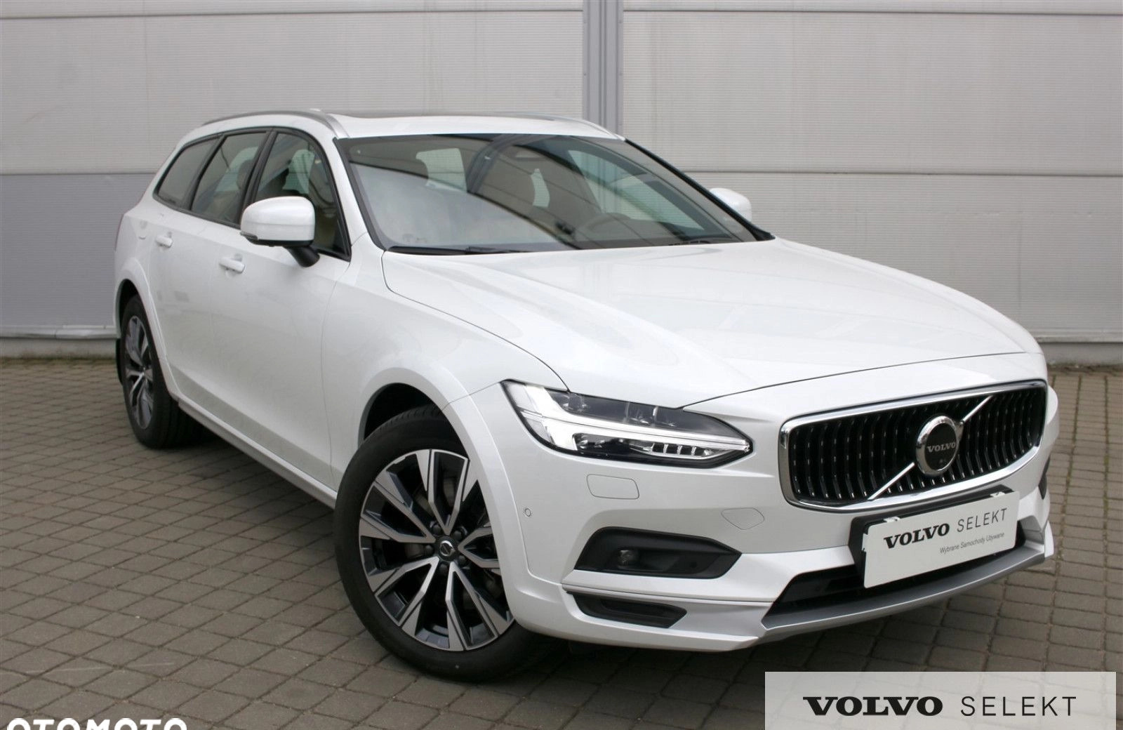Volvo V90 Cross Country cena 325000 przebieg: 14000, rok produkcji 2023 z Tychy małe 704